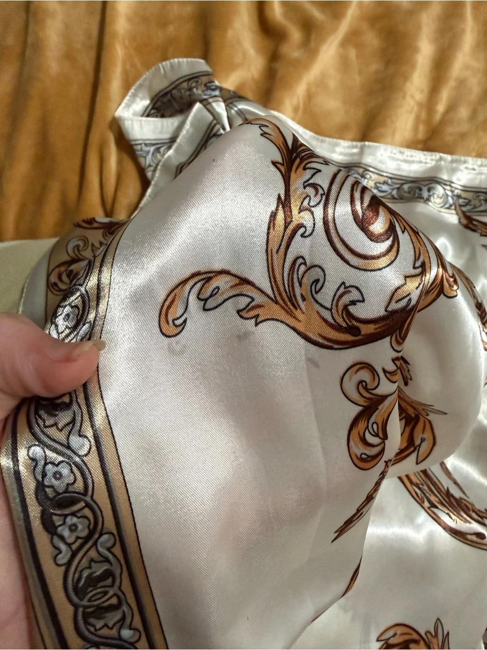Unknown brand- White and Gold Baroque Silk feeling square Scarf